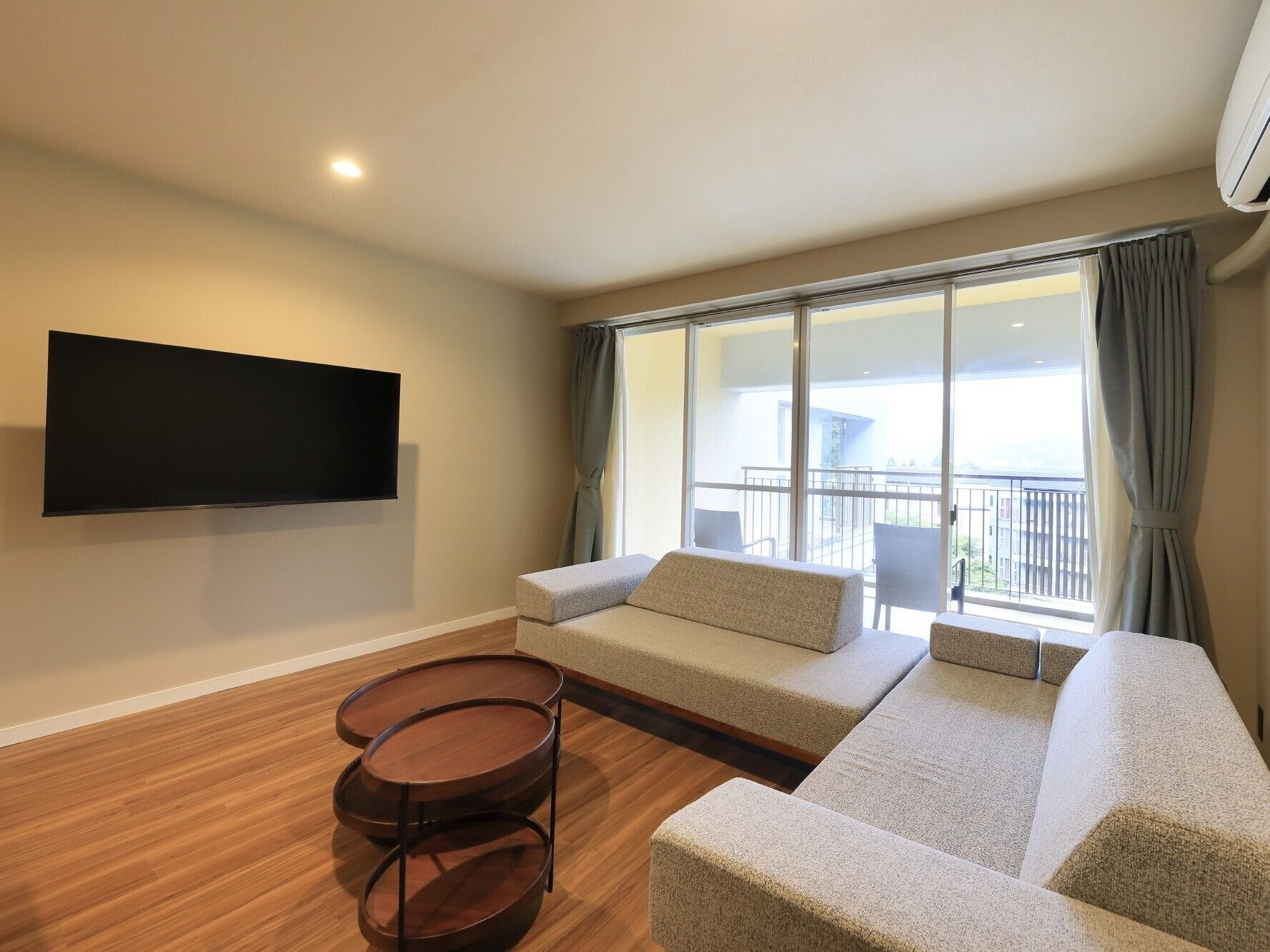 Deluxe Room - 85 sqm with 6 Beds | WiFi (free), bed sheets