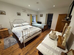 Family Room, Garden View | Iron/ironing board, free WiFi - The Old Post Office Lodge and Retreat (Enniskillen)