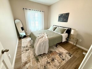 3 bedrooms, iron/ironing board, Internet, bed sheets