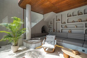 Lobby sitting area - Sonaa Villas (Kerobokan)