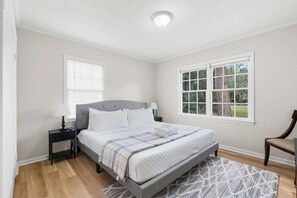 3 bedrooms, desk, iron/ironing board, travel cot