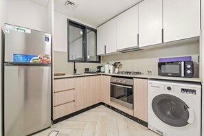 Fridge, microwave, oven, stovetop
