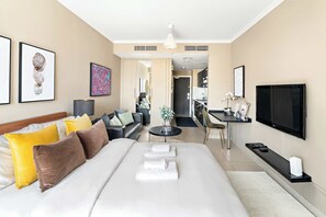 Desk, iron/ironing board, WiFi, bed sheets