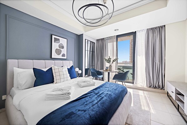 Desk, iron/ironing board, WiFi, bed sheets