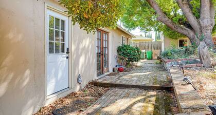 Serene Studio in SF Suburbs: Quiet + Cat Friendly!