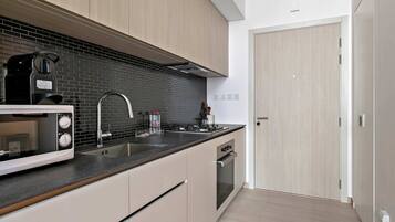 Refrigerador, microondas, horno y parrilla de estufa