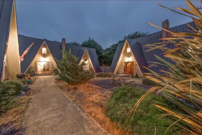 1BR Enchanted Forest Beach Villa - Walk to Beach - Pet-Friendly, Sleeps 5