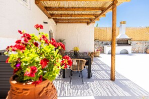 تناول الطعام بالخارج