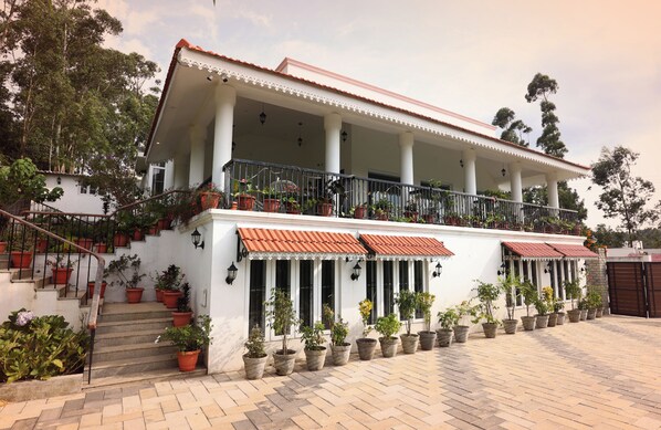 숙박 시설 정면