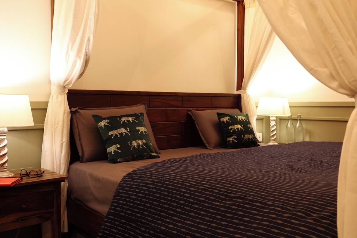 Room, 3 Bedrooms (Bedford Woods) | Free WiFi