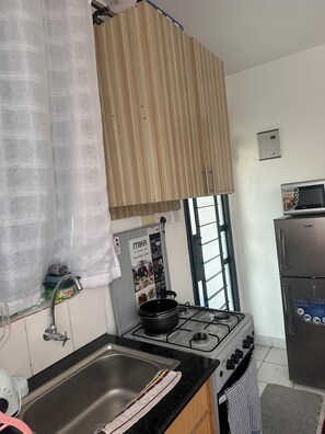 Microonde, forno, piano cottura, lavastoviglie