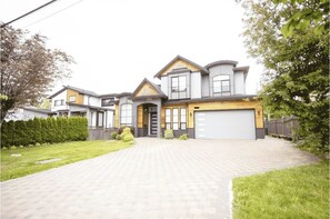 Exterior - Luxury Delta-Surrey Getaway | 5BR, Sleeps 14 (Delta)