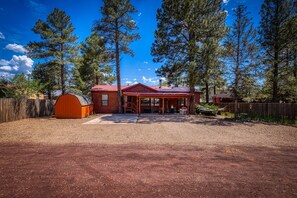 Exterior - 3-bedroom, 2 BA 1450 SF cabin on serene cul-de-sac in Lakeside with AC. (Lake of the Woods)