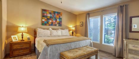 3 habitaciones, tabla de planchar con plancha, internet y ropa de cama