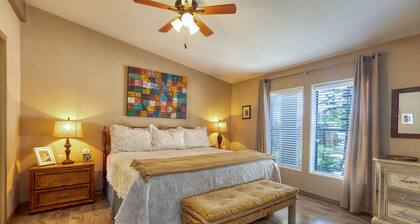3-bedroom, 2 BA 1450 SF cabin on serene cul-de-sac in Lakeside with AC.