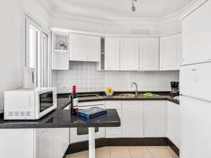 Fridge, microwave, oven, coffee/tea maker
