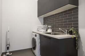 Interior - Family Home with Yard Near Armstrong Creek (Armstrong Creek)