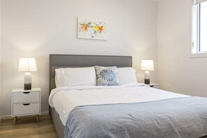 5 bedrooms, iron/ironing board, WiFi, bed sheets