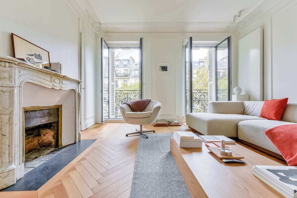 Televisio, työhuone