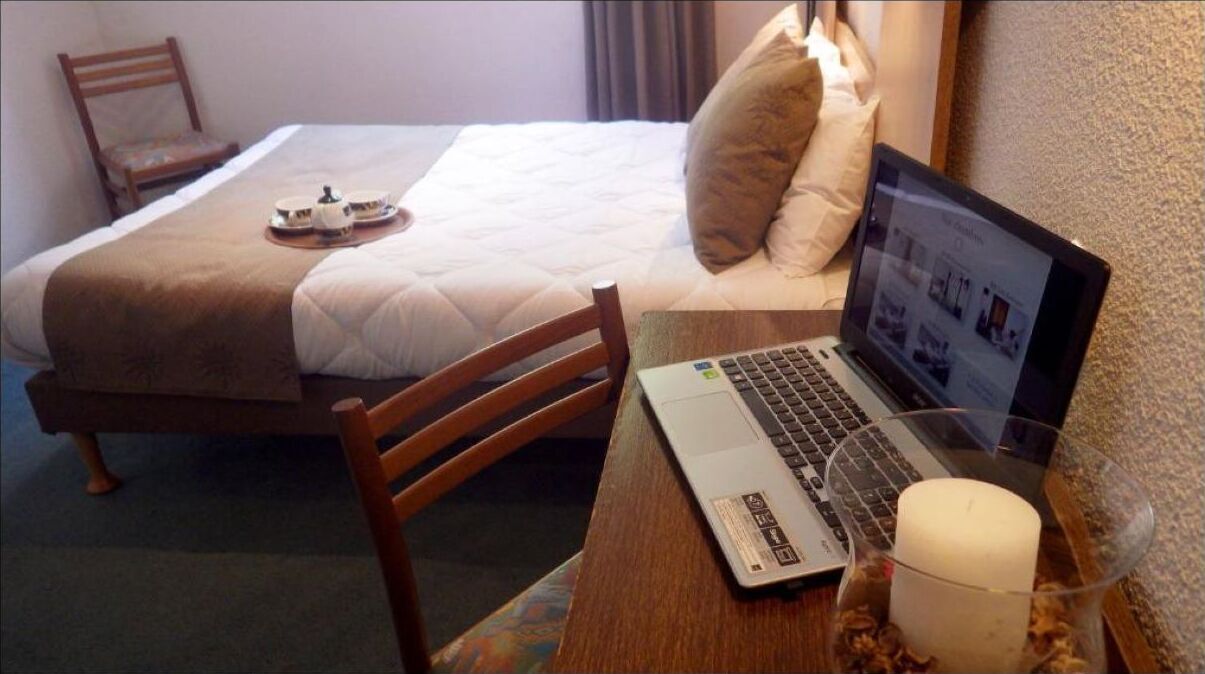 Comfort Stay! Peaceful Retreat Near Gazost! Parking, Onsite Restaurant! - Lourdes