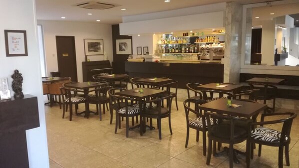 Bar (in der Unterkunft)