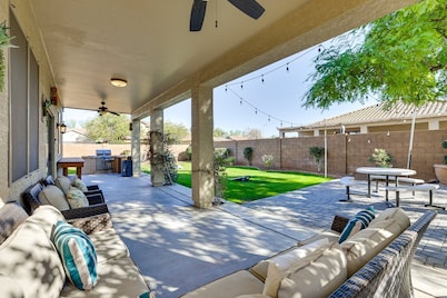Spacious 5-bedroom house 3 min from Cardinals Stadium and West Gate shopping