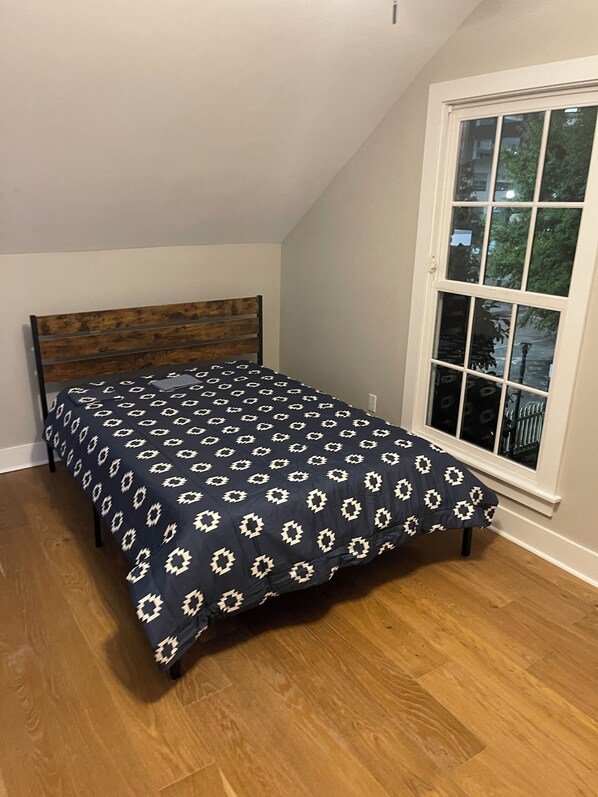 8 bedrooms, iron/ironing board, WiFi, bed sheets