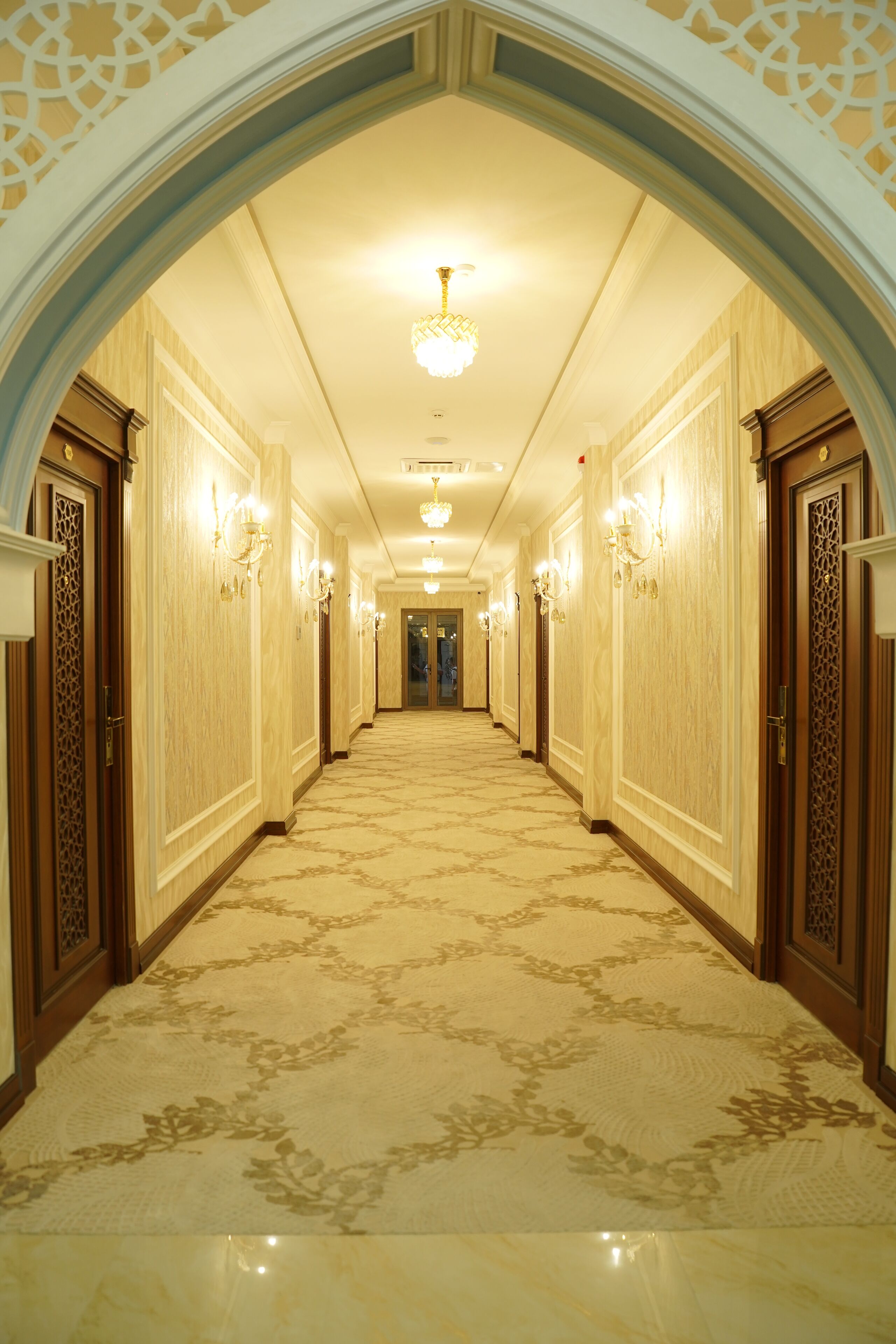 标准双床房, 阳台, 城市景观 | 客房内保险箱、办公桌、笔记本电脑工作区、遮光窗帘