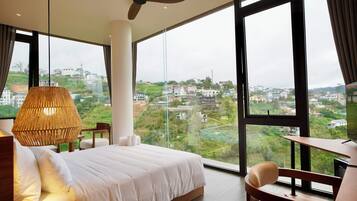 Premier Double Room | Minibar, in-room safe, desk, free WiFi