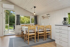 Dining - Holiday home on natural plot 800 m from sea (Fjerritslev)