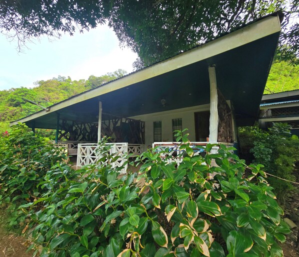 패밀리 쿼드룸, 부분 바다 전망 | 테라스/파티오