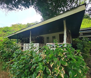 Habitación cuádruple familiar, vistas parciales al mar | Terraza o patio