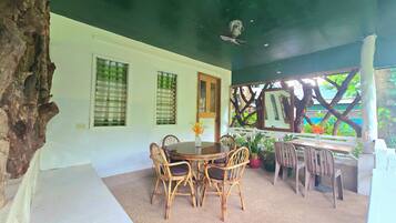 Chambre Quadruple Familiale, vue partielle sur l'océan