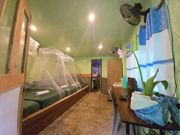Family Quadruple Room, Partial Ocean View | Wi-fi percuma 