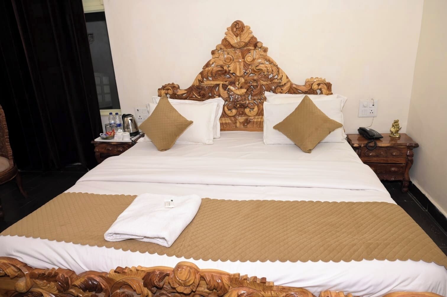 Luxury Room | Desk, laptop workspace, free WiFi, bed sheets