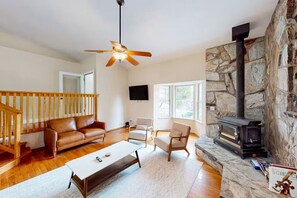 Smart-TV, peis, videospill og fotballspill