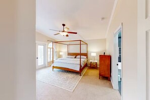 4 chambres, coffre-fort, bureau, fer et planche à repasser