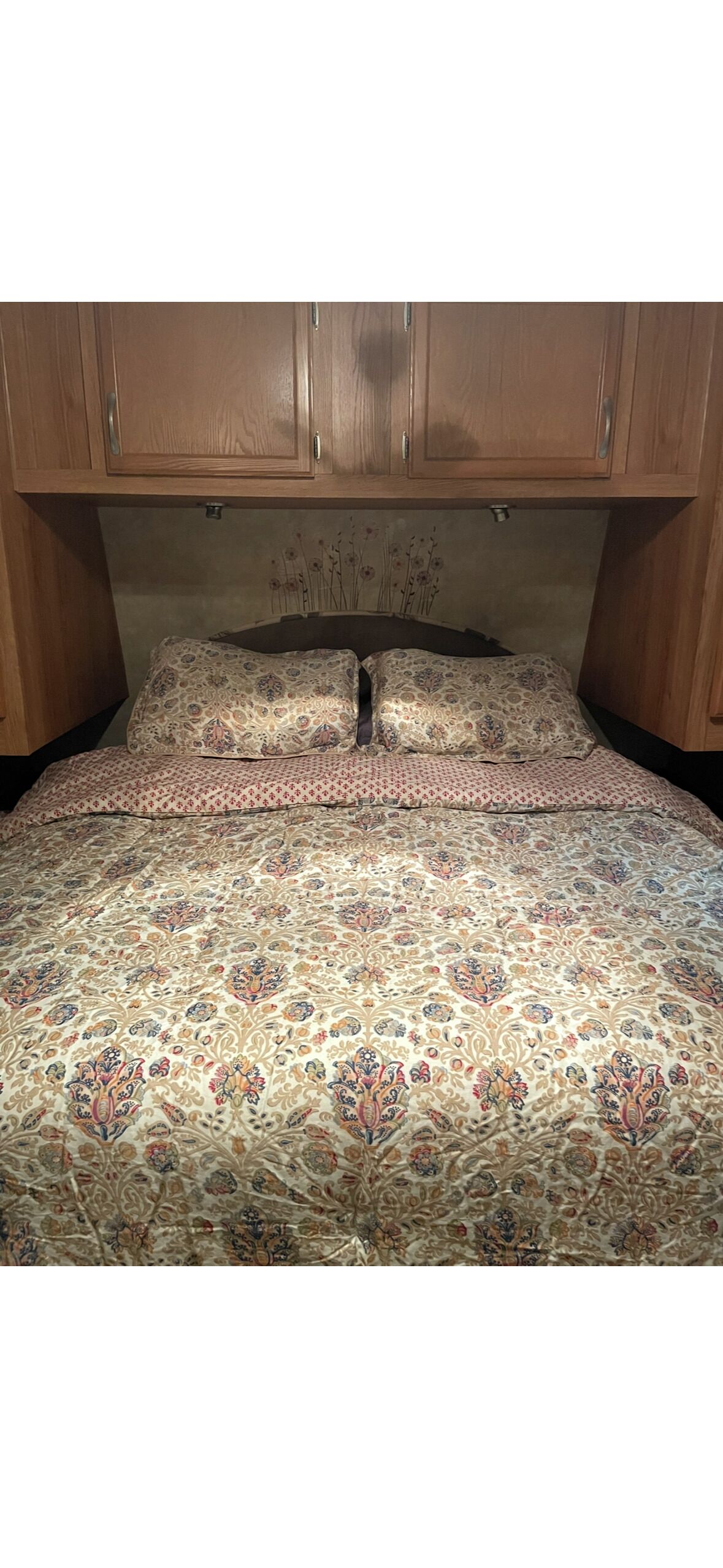 1 bedroom, bed sheets