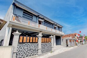 Exterior - OYO 3220 Samudra Guesthouse (Depok)