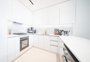 Coffee/tea maker, fridge, microwave, oven
