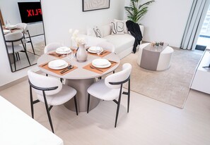 Dining - Beautiful 1 Bed in Binghatti Azure (Dubai)