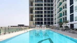 Pool - Dubai Luxury Apartment w/ Pool & Gym, Near Cafes (Dubai)