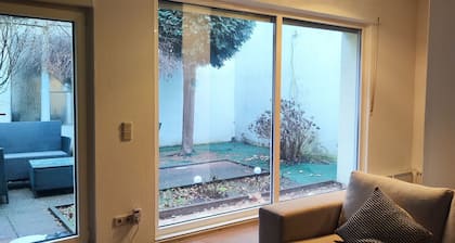 Oase im Herzen Düsseldorf
Ruhige Ferienwohnung im Zentrum Düsseldorf mit Garten