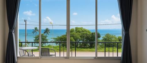 Ranta lähistöllä, valkoista hiekkaa