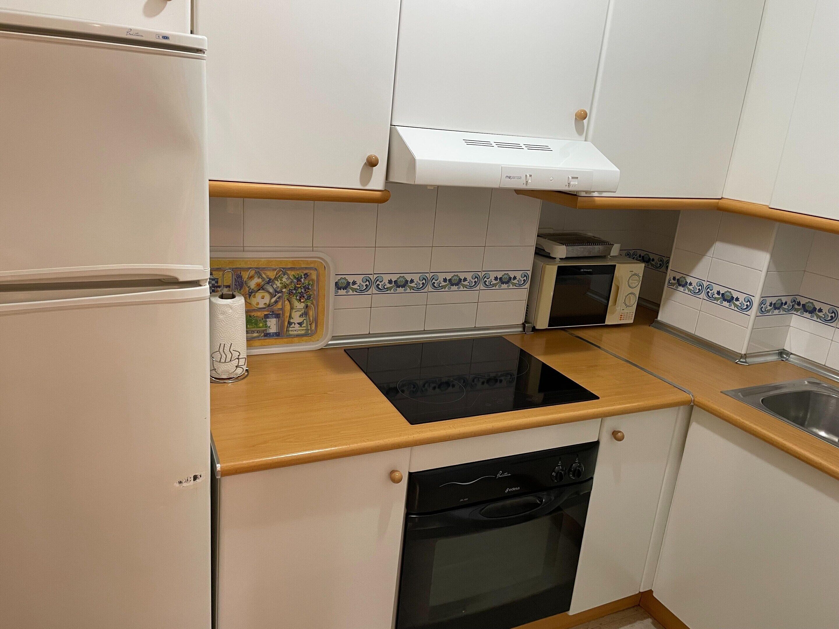 Comfort Apartment, 3 Bedrooms | Private kitchen | Fridge, microwave, oven, coffee/tea maker