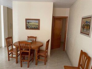 Classic Apartment, 4 Bedrooms | Living room