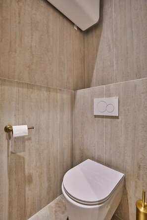 Appartement | Salle de bain | Sèche-cheveux, savon