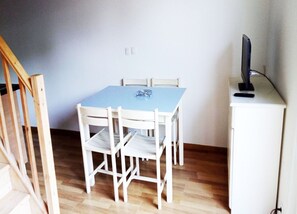 Maison Classique, 3 chambres | Restauration