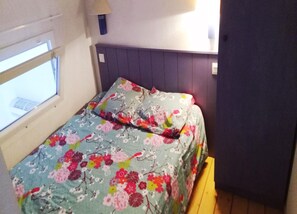 3 bedrooms, individually furnished, bed sheets