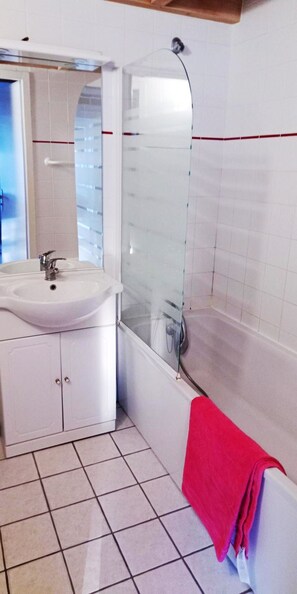 Comfort House, 1 Bedroom | Bathroom | Bathtub
